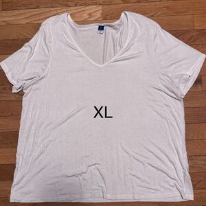 GAP Classic White V-Neck T-Shirt XL